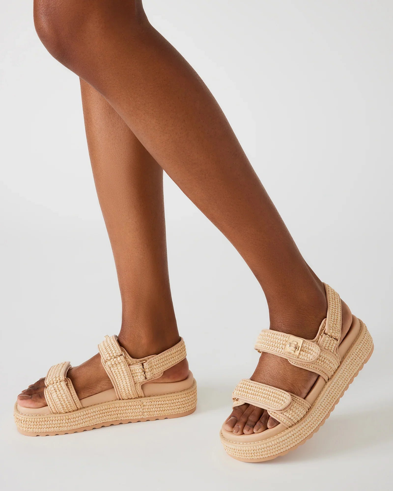 STEVE MADDEN BIG MONA PLATFORM SANDAL - NATURAL RAFFIA