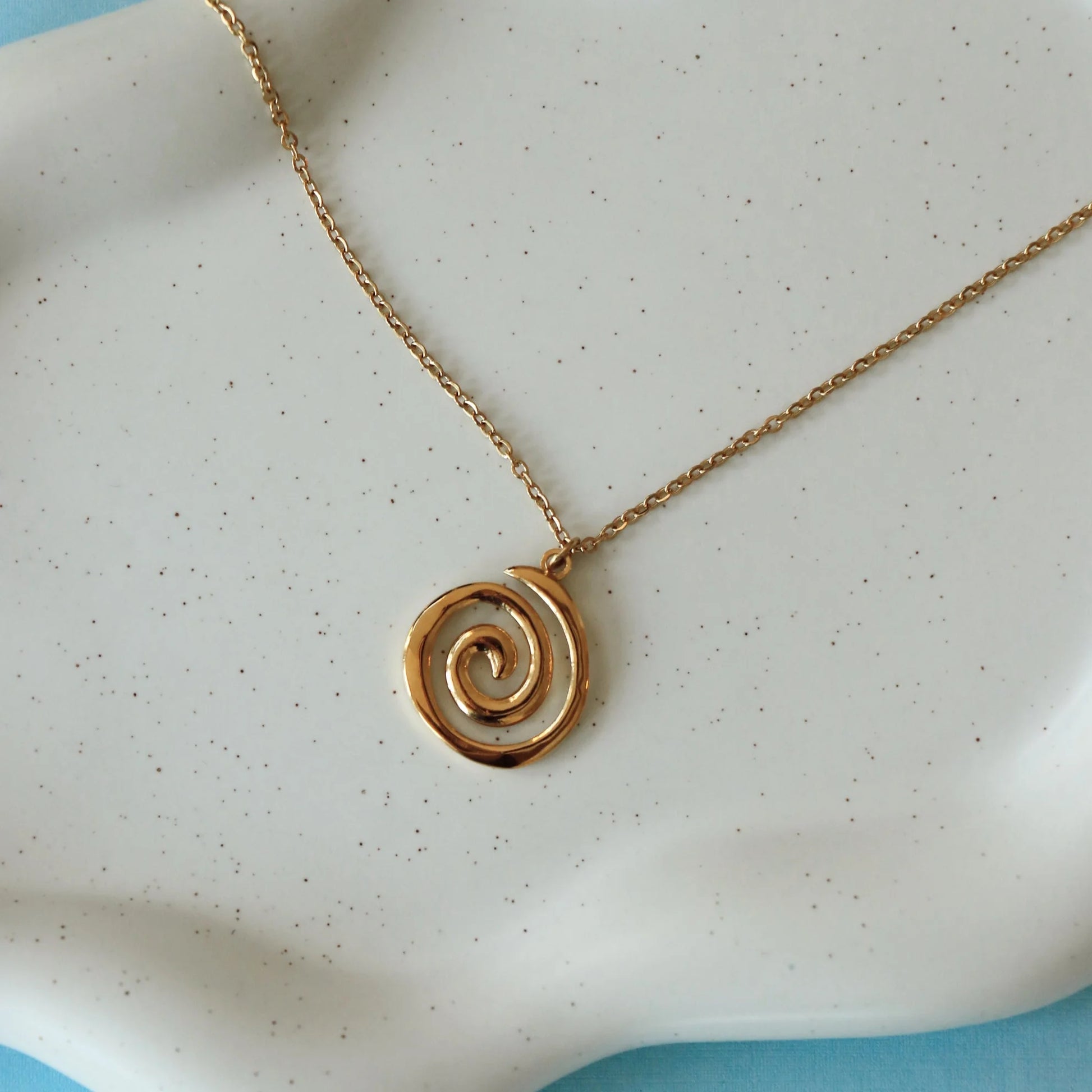 THE WIRLO PENDANT NECKLACE - GOLD