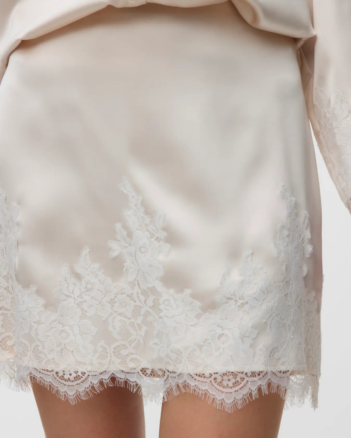 VM ROSE LACE SKIRT - SAND DOLLAR