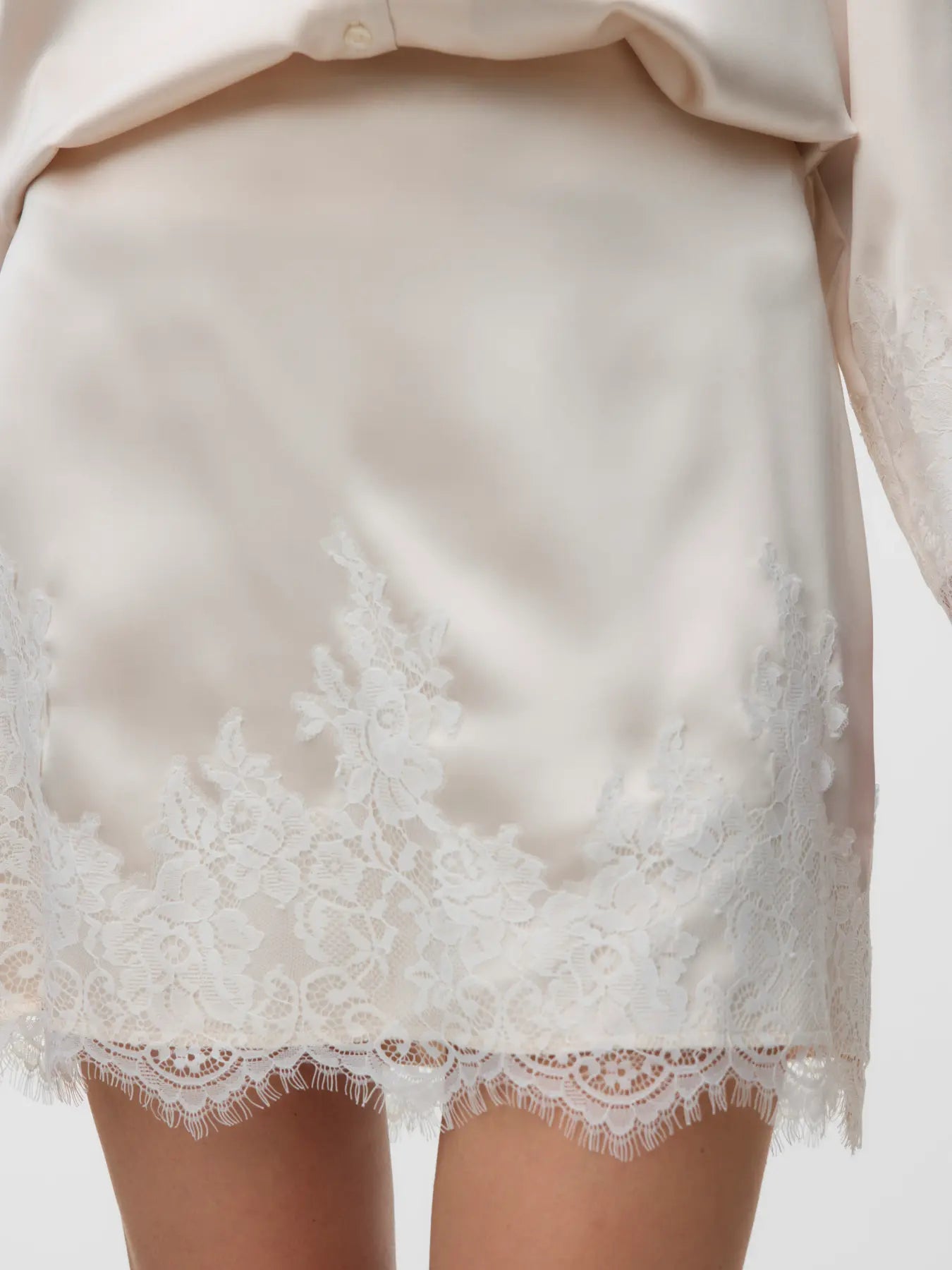 VM ROSE LACE SKIRT - SAND DOLLAR