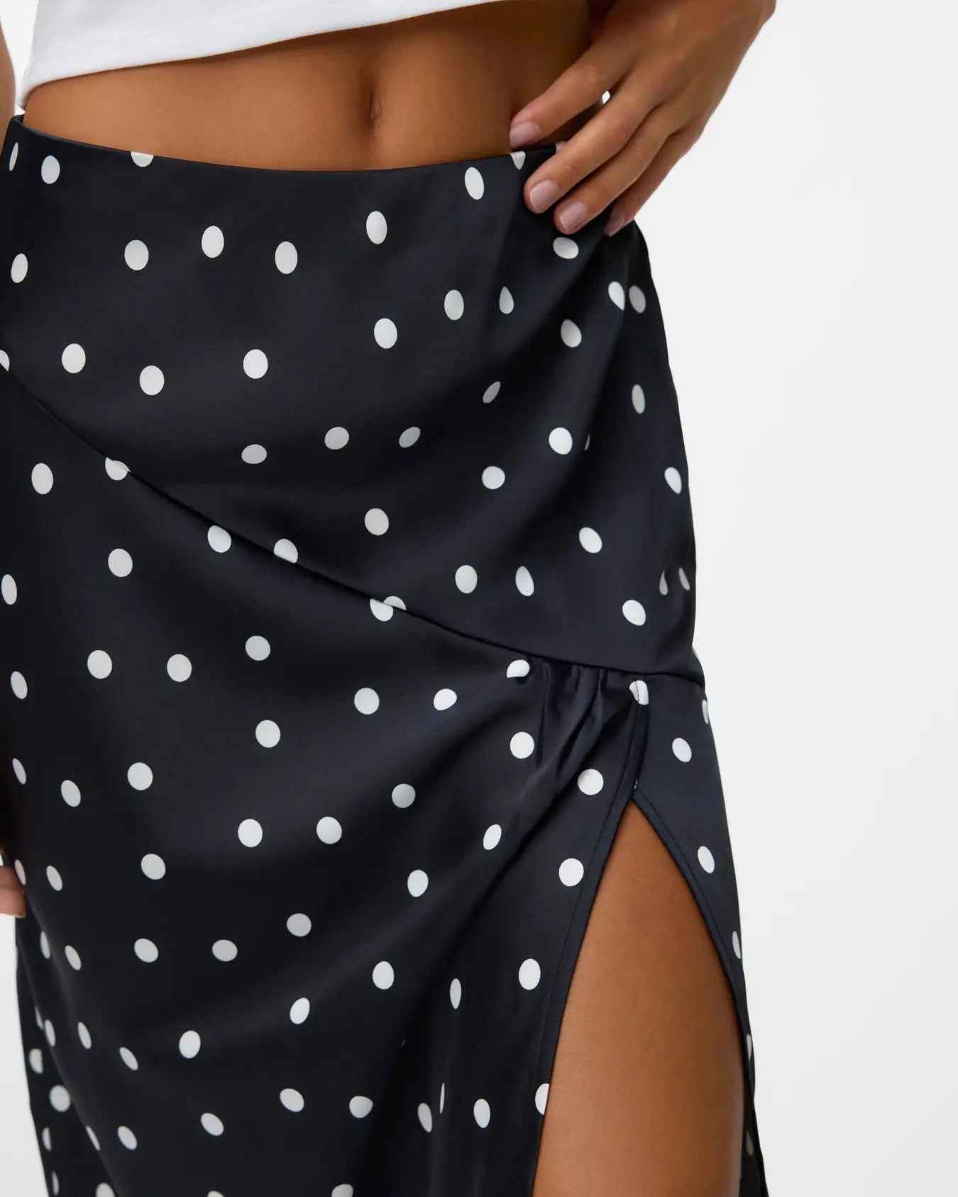 VM KIMA SLIT MIDI SKIRT - BLACK DOTS