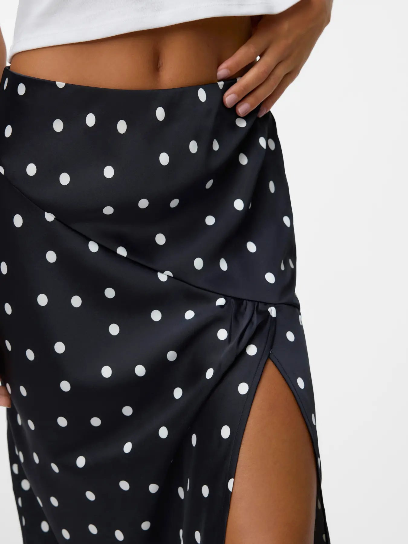 VM KIMA SLIT MIDI SKIRT - BLACK DOTS