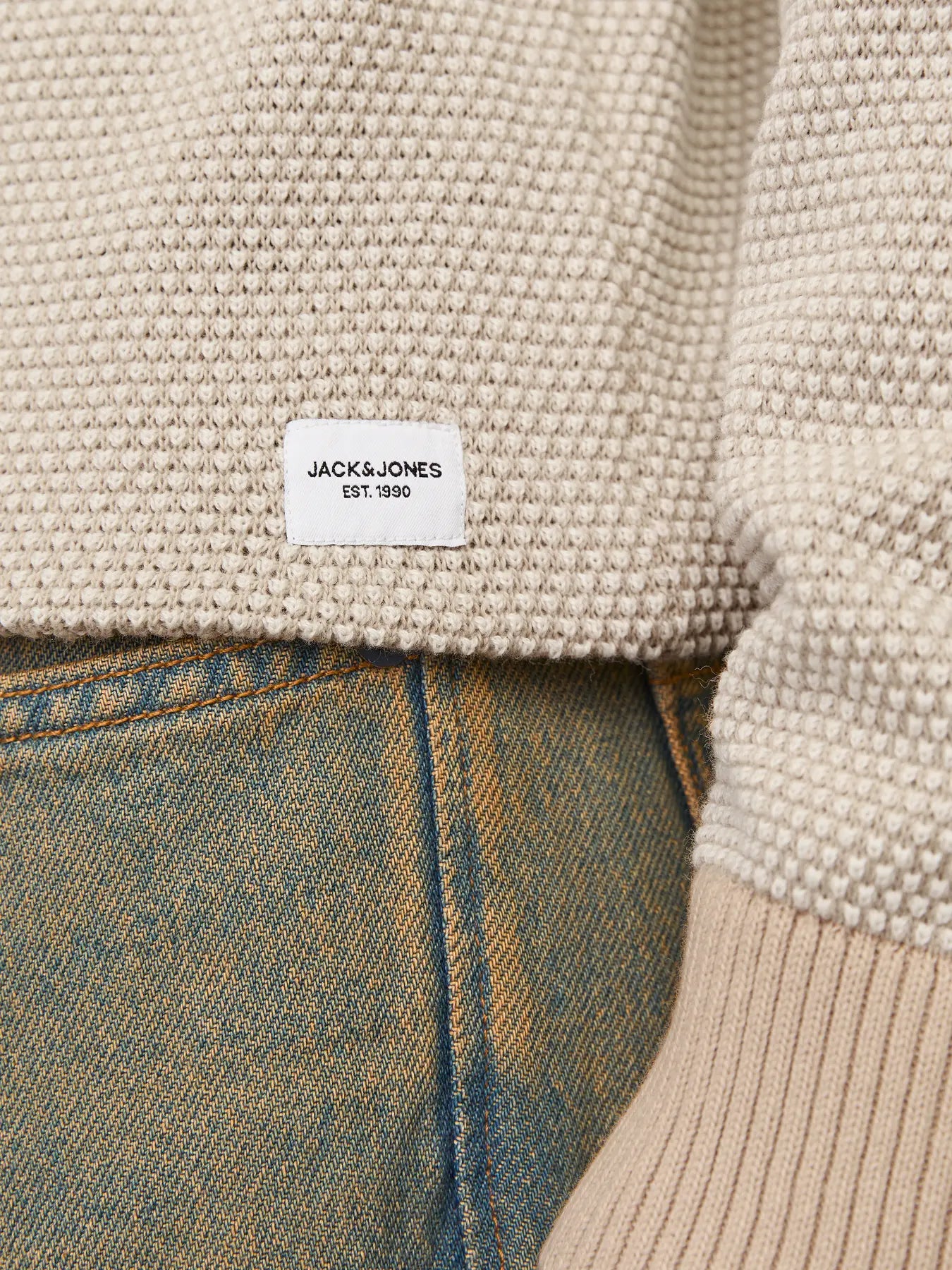 JJ GLOBE KNIT CREW NECK SWEATER - OATMEAL
