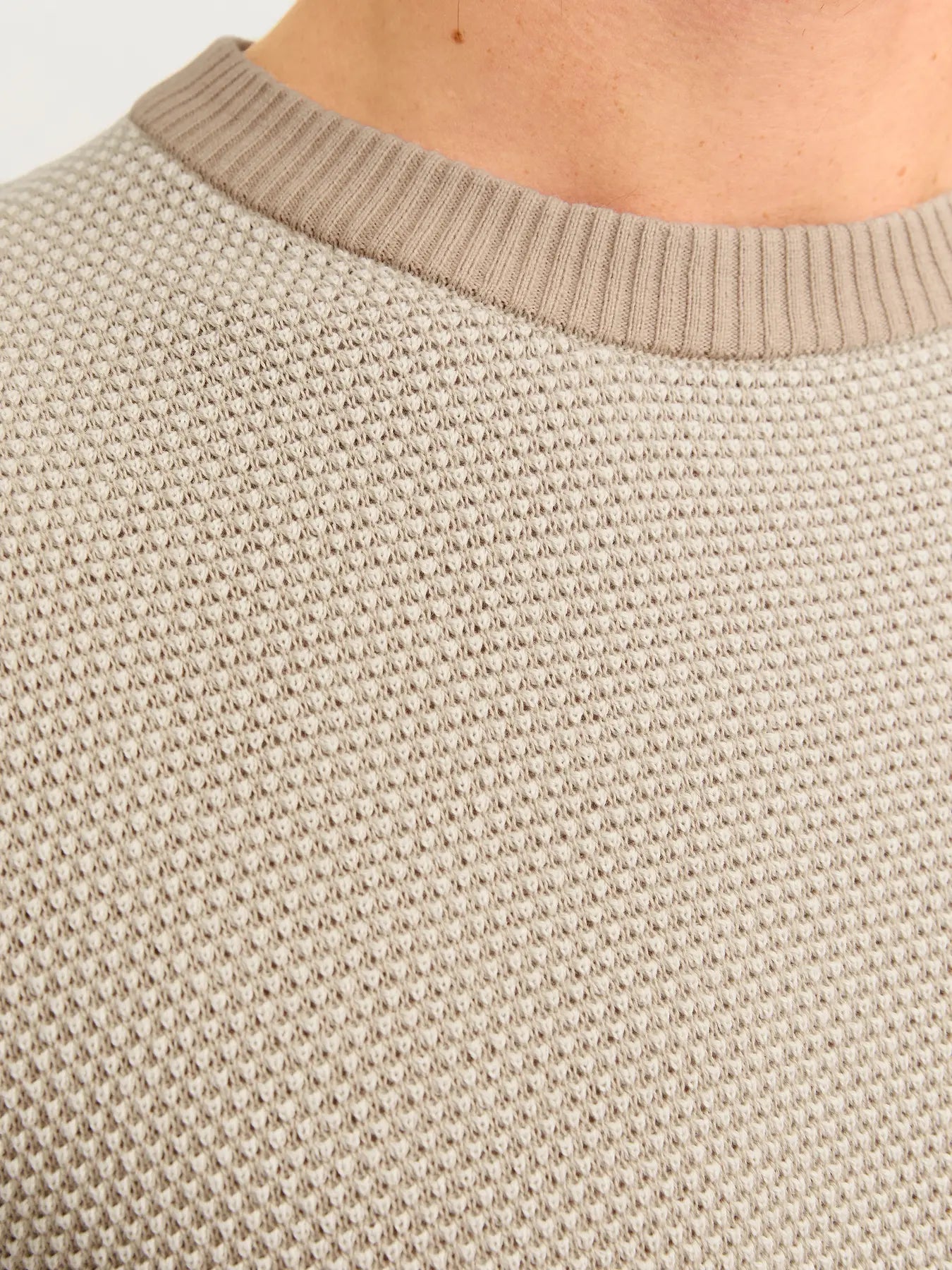 JJ GLOBE KNIT CREW NECK SWEATER - OATMEAL