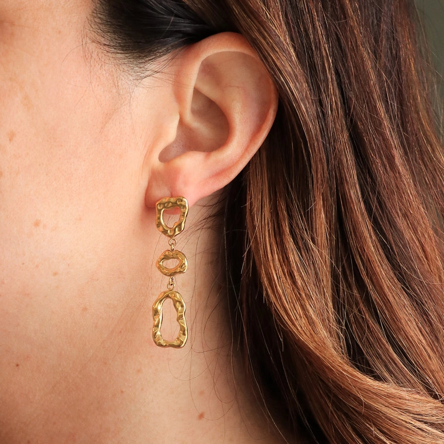 MARTHO HAMMERED DROP EARRINGS - GOLD