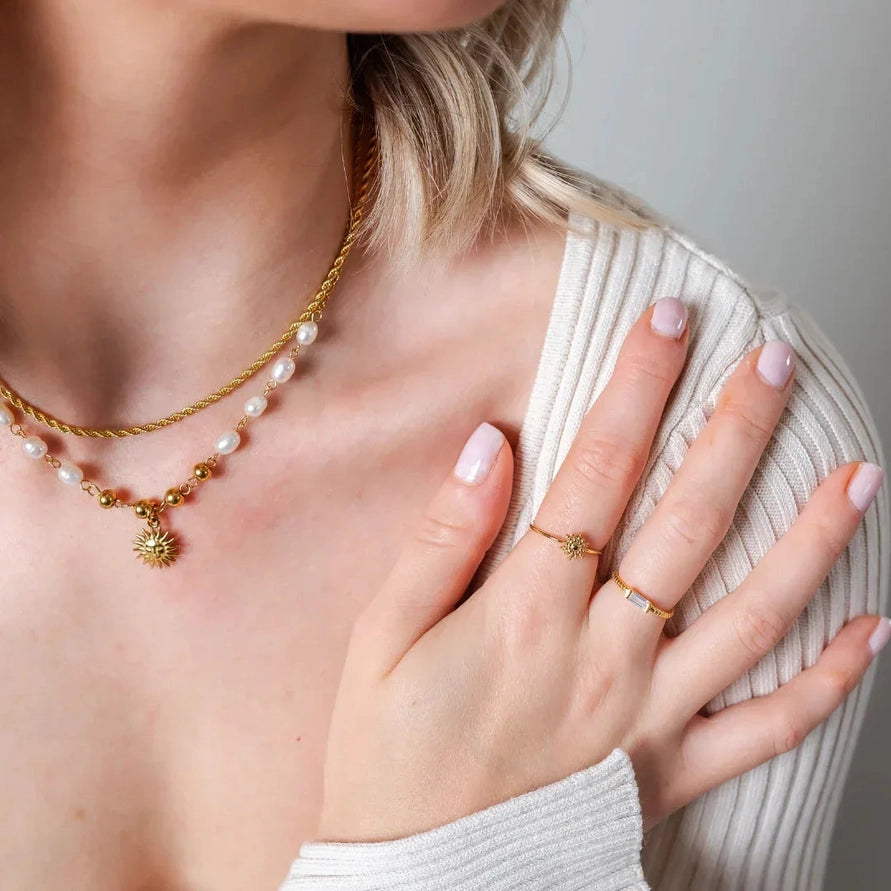 SUNNY SUNDAY ISLAND GIRL PEARL NECKLACE - GOLD