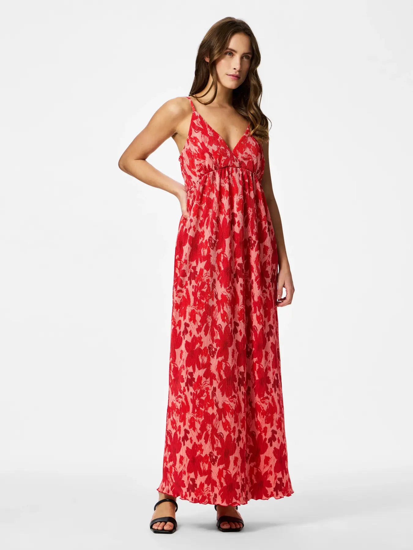 PIECES FLORA PRINTED STRAP DRESS - RED