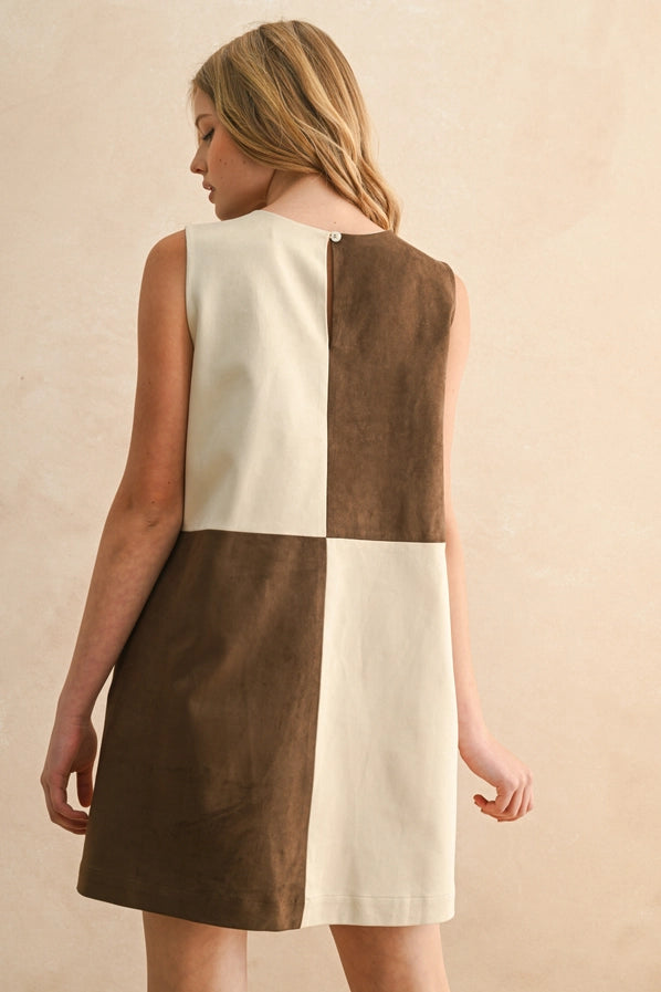 CONTRASTED SHIFT DRESS - BROWN