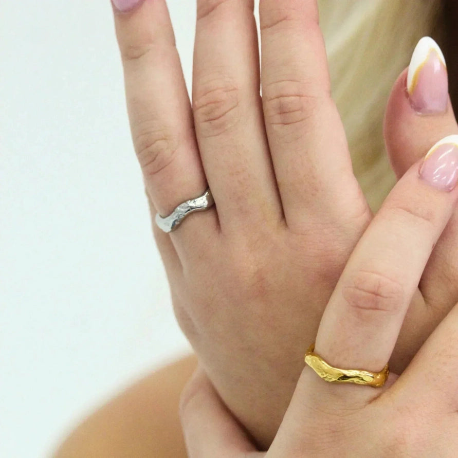 SUNNY SUNDAY WAVY RING - GOLD