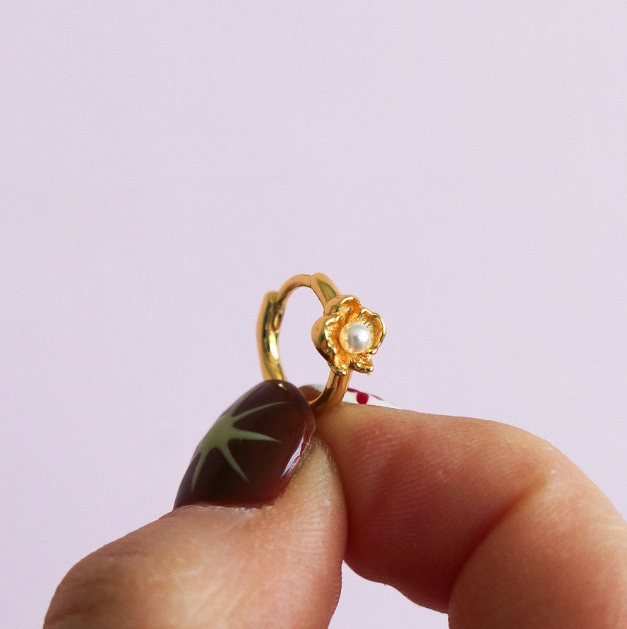 LIORA FLOWER + PEARL EARRINGS - GOLD