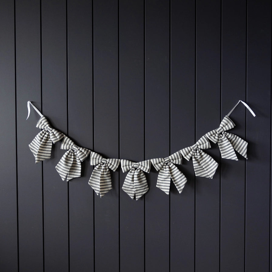 STRIPED FABRIC BOW GARLAND - CHARCOAL