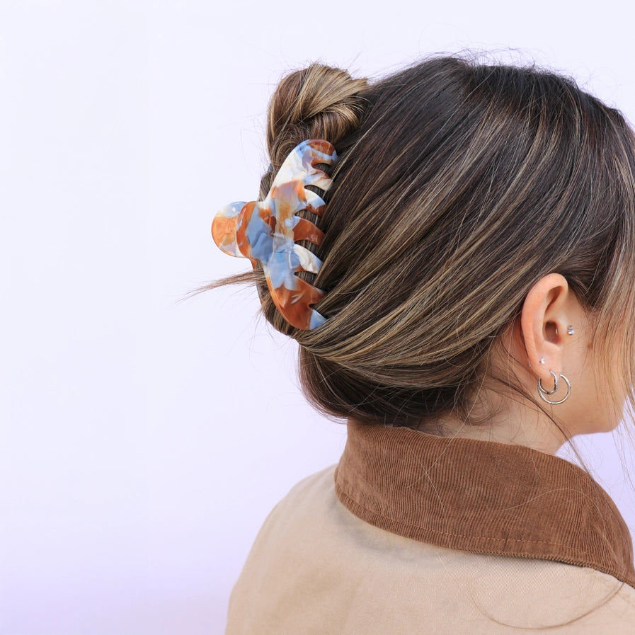 THE AGATHA CLAW CLIP - BLUE GREY MULTI