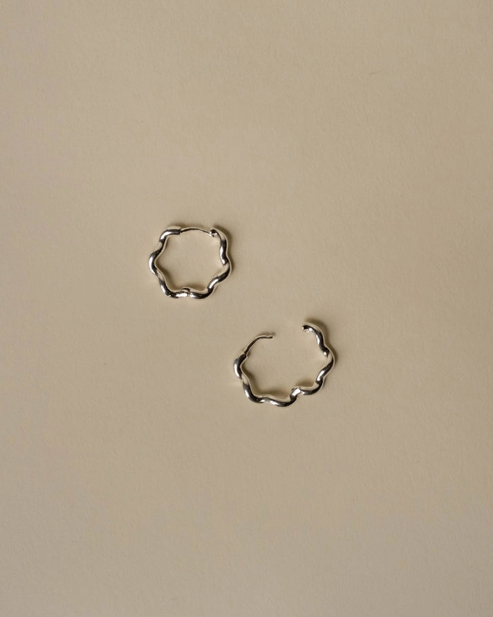 ELSIE TWIST HOOP EARRINGS - SILVER