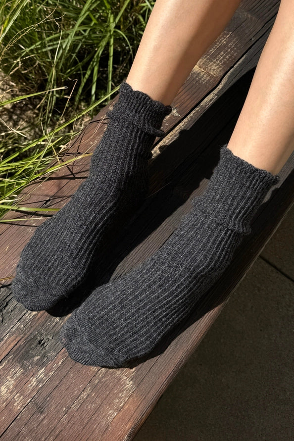 LE BON SHOPPE LINEN SCALLOP SOCKS - CHARCOAL