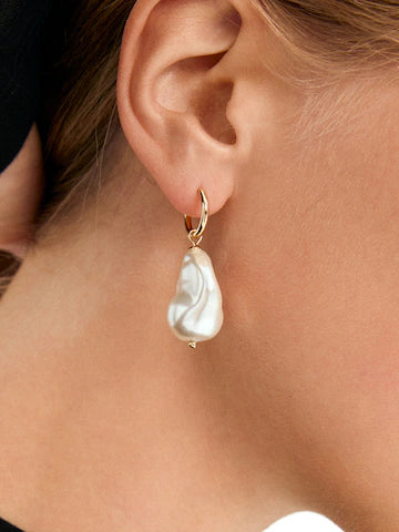 PILGRIM RADLEY GLASS PEARL PENDANT EARRINGS - GOLD