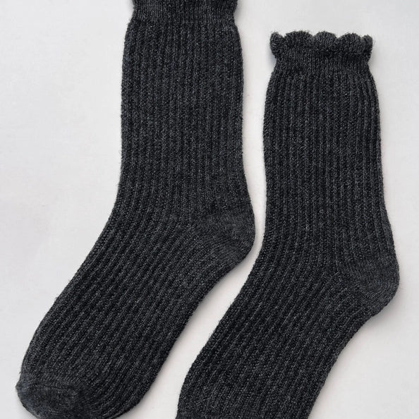 LE BON SHOPPE LINEN SCALLOP SOCKS - CHARCOAL