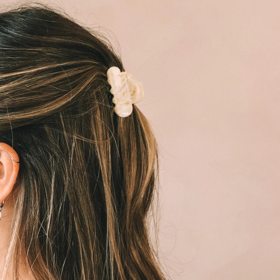 THE VELIA CLAW CLIP - MARBLE