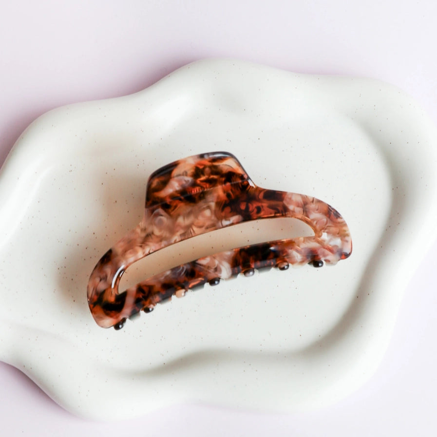 THE LYDIA CLAW CLIP - BROWN