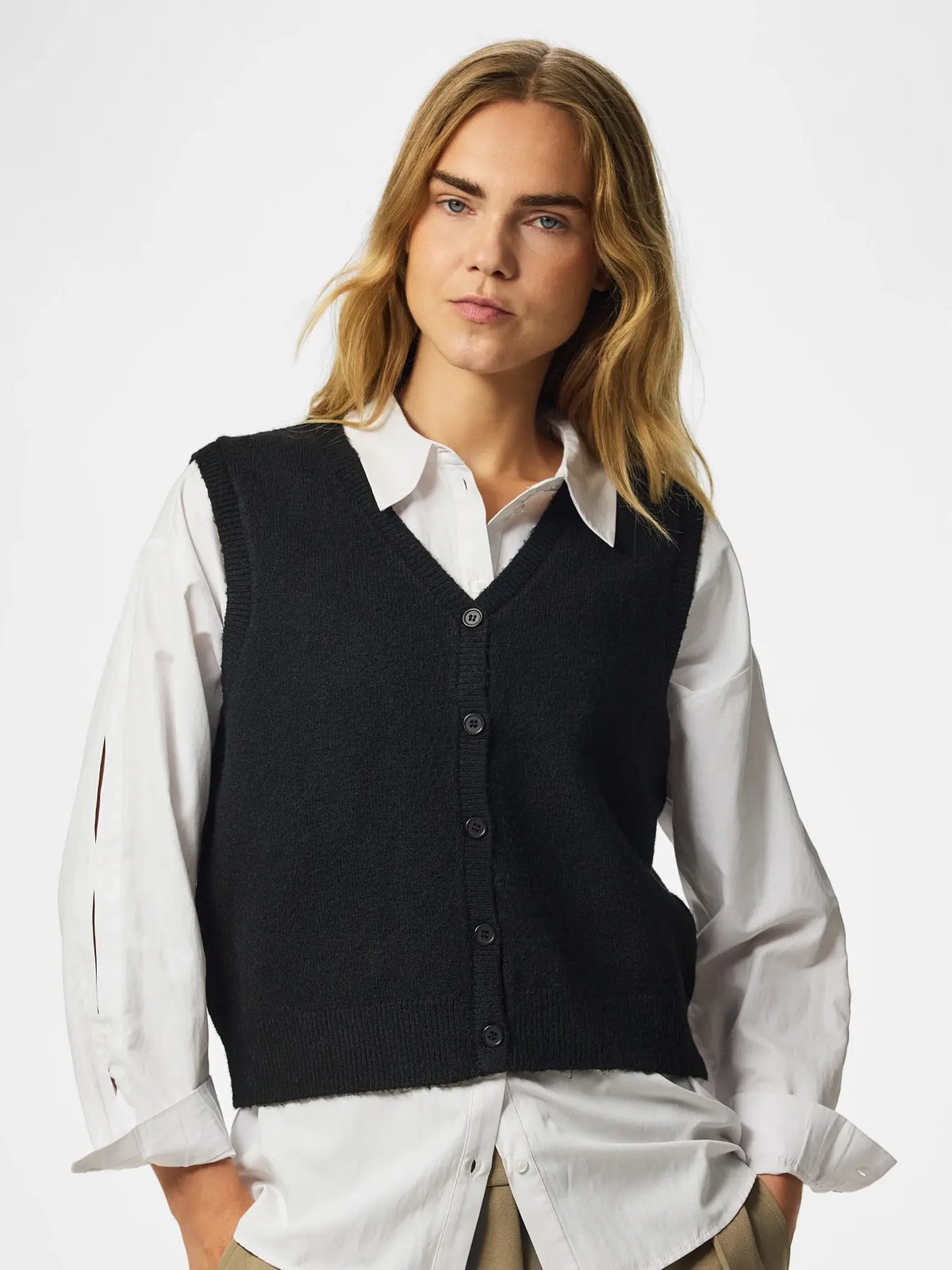 PIECES SALLY V NECK VEST - BLACK