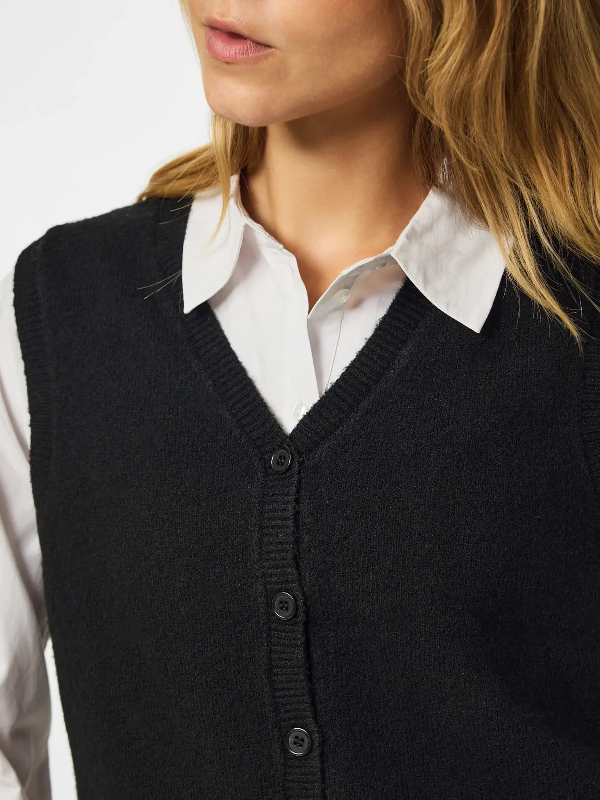 PIECES SALLY V NECK VEST - BLACK