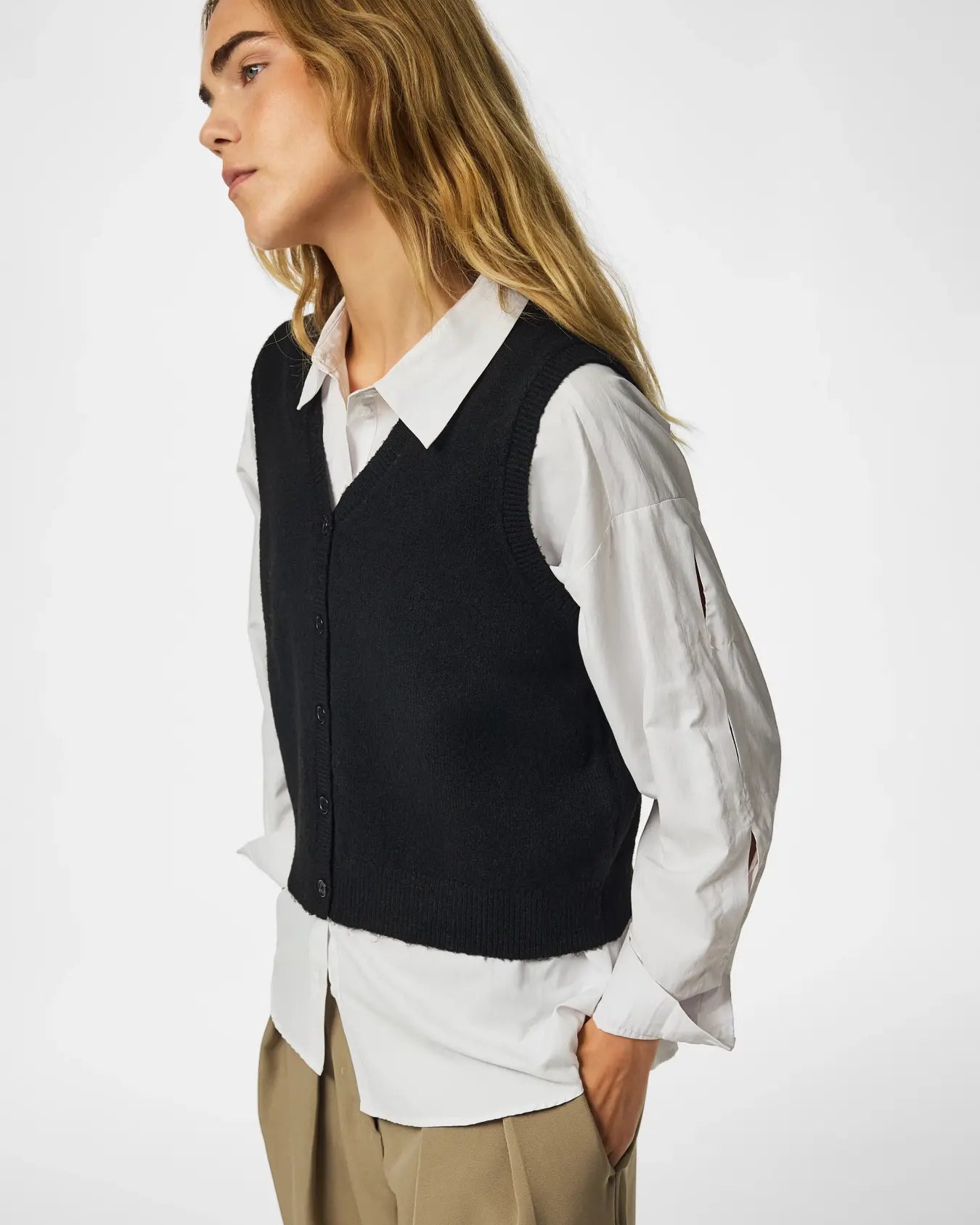 PIECES SALLY V NECK VEST - BLACK