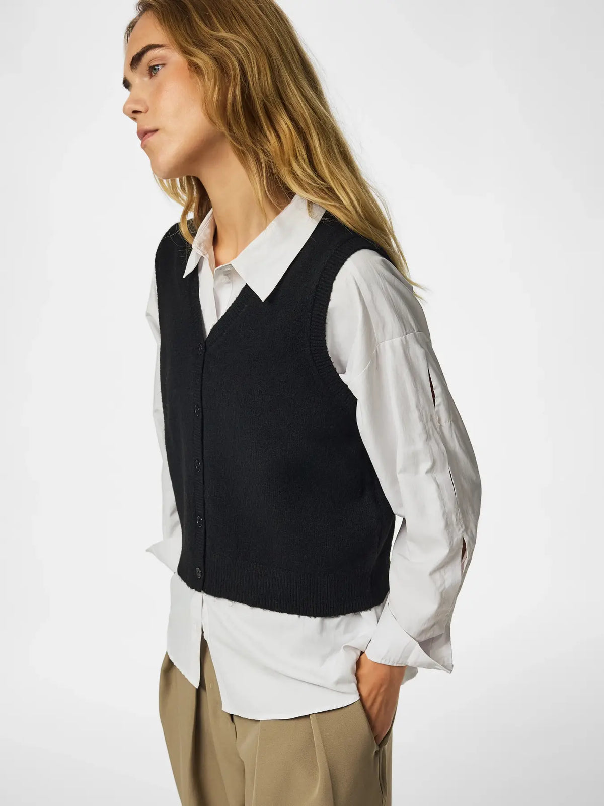PIECES SALLY V NECK VEST - BLACK