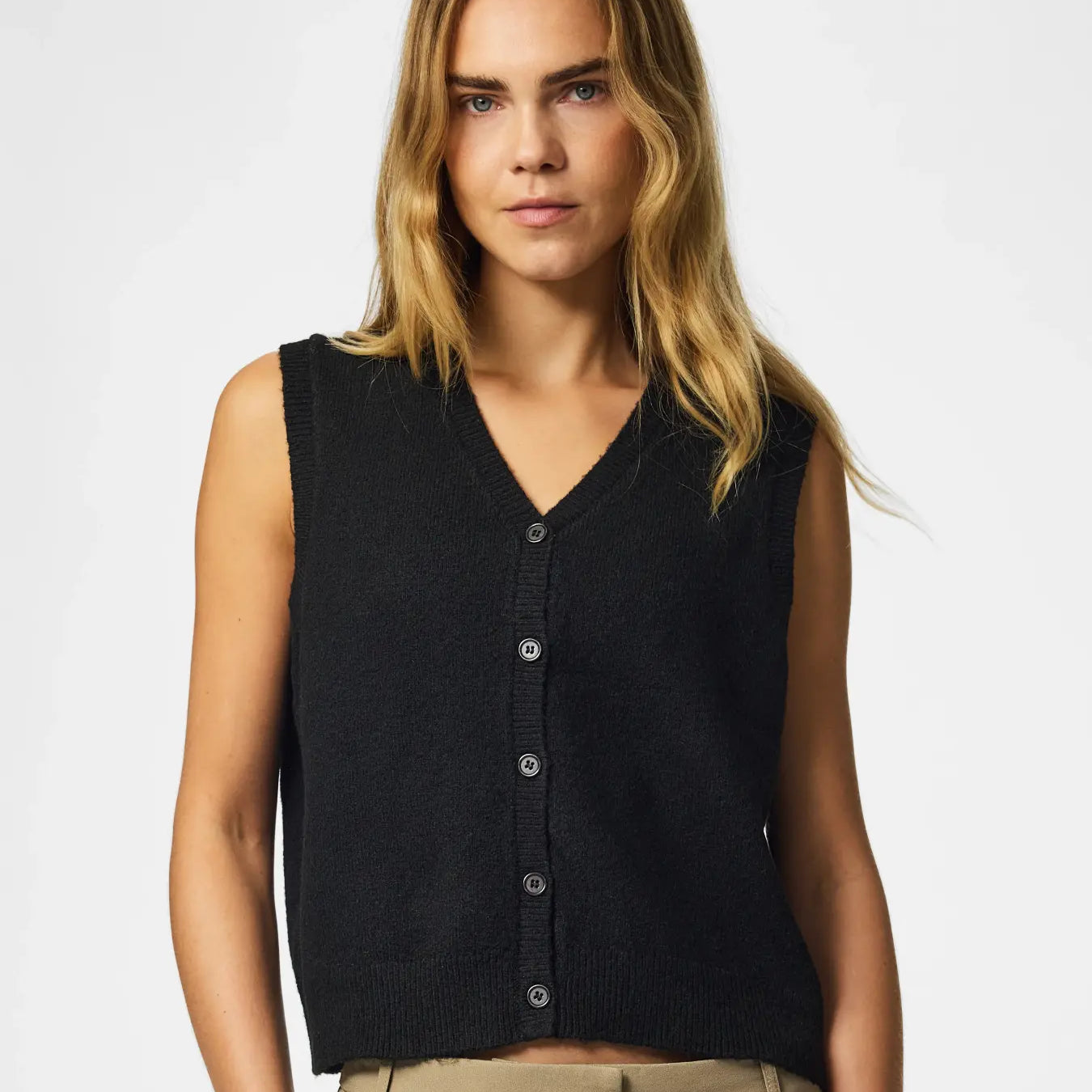 PIECES SALLY V NECK VEST - BLACK