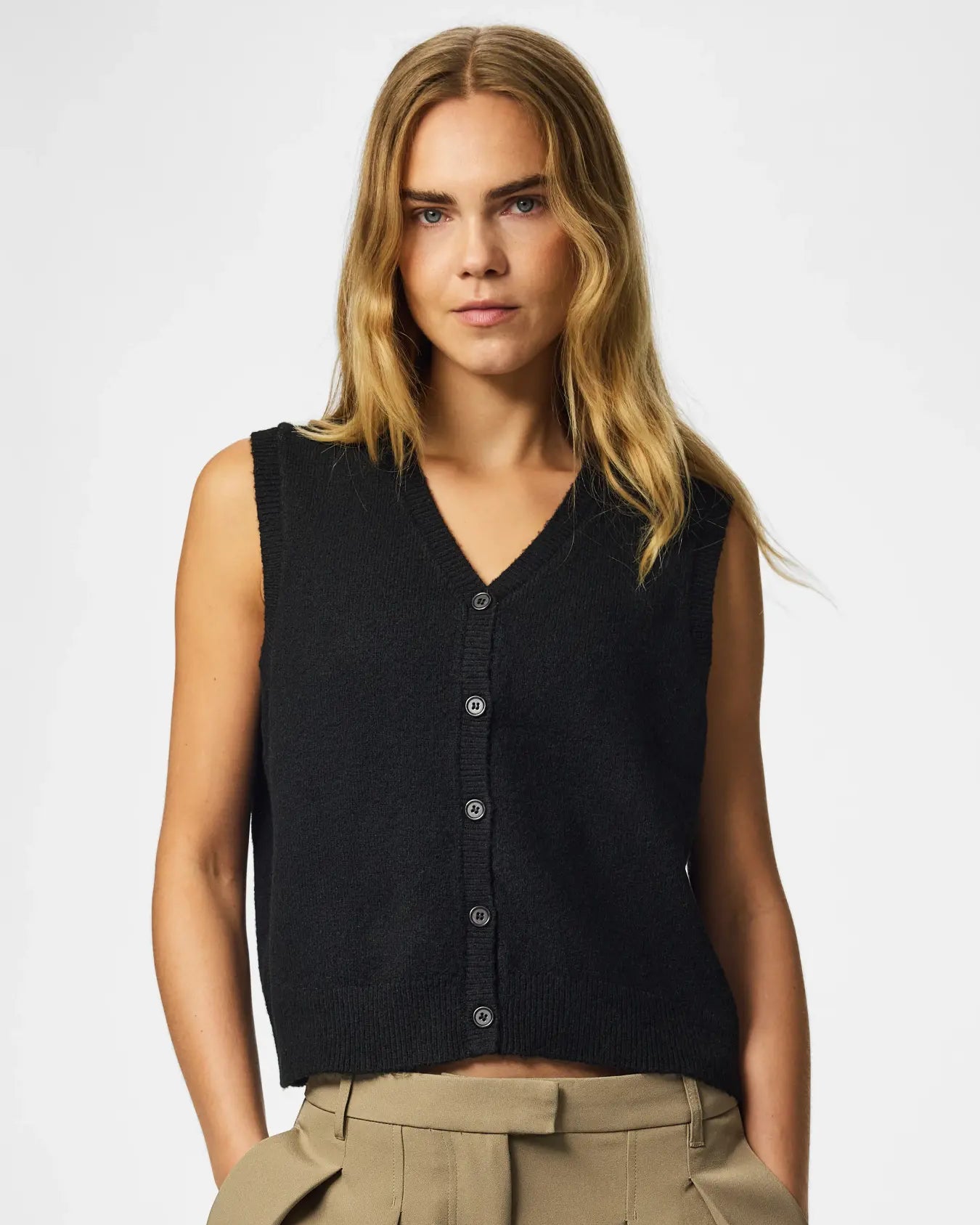 PIECES SALLY V NECK VEST - BLACK
