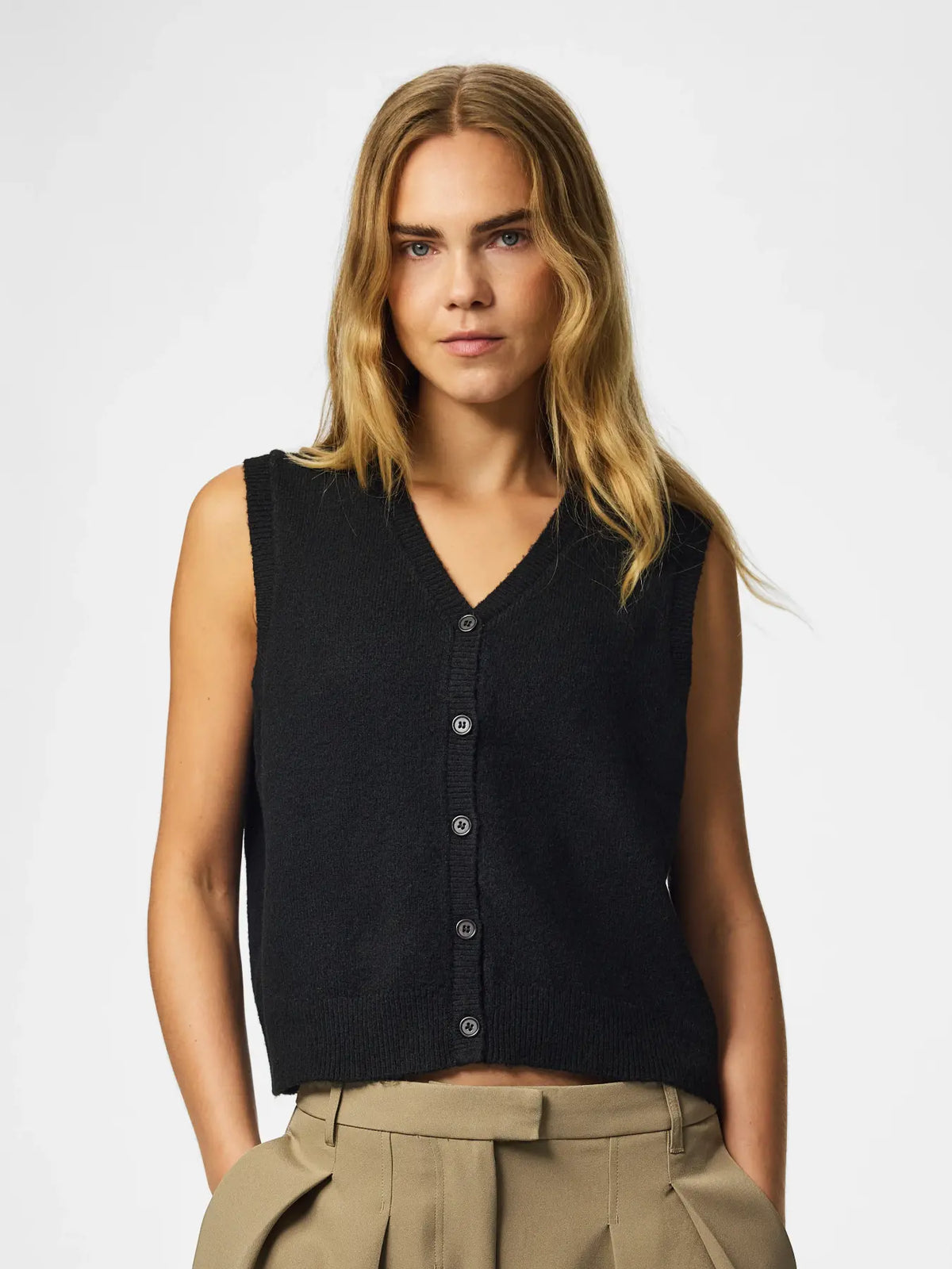PIECES SALLY V NECK VEST - BLACK