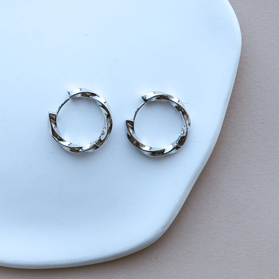 RENZA TWISTED HOOPS - SILVER