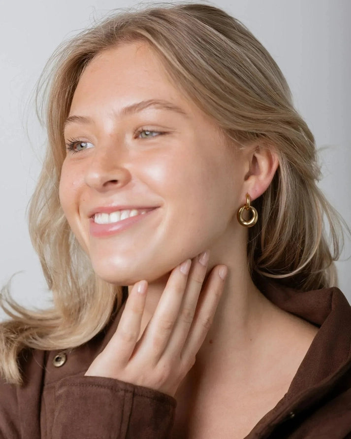 SUNNY SUNDAY TAYLOR DOUBLE HOOPS - GOLD