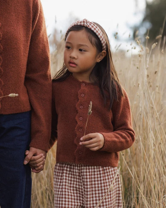 RYLEE + CRU SCALLOP CARDIGAN - BRICK
