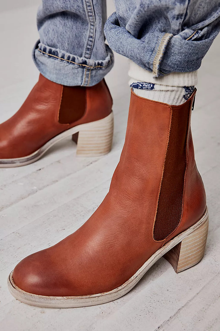 FREE PEOPLE ESSENTIAL CHELSEA BOOT - WHISKEY – On Trend