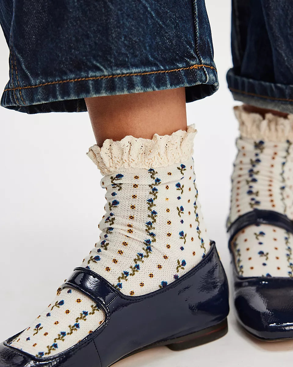 FREE PEOPLE ROSEBUD WAFFLE SOCKS - IVORY