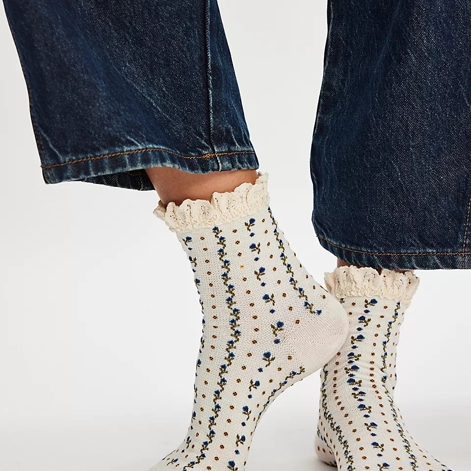 FREE PEOPLE ROSEBUD WAFFLE SOCKS - IVORY
