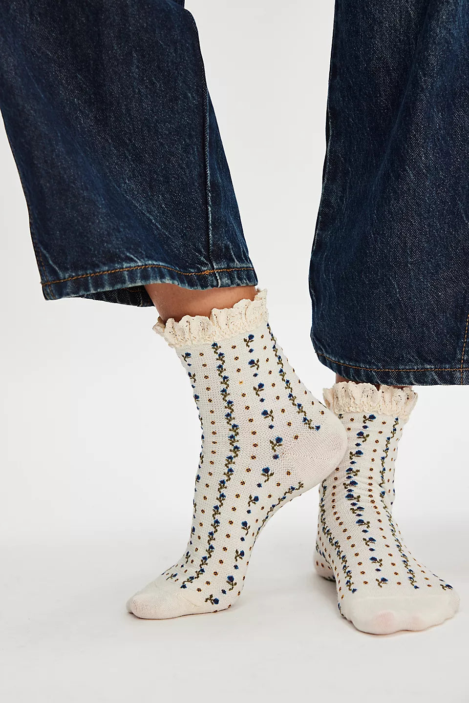 FREE PEOPLE ROSEBUD WAFFLE SOCKS - IVORY