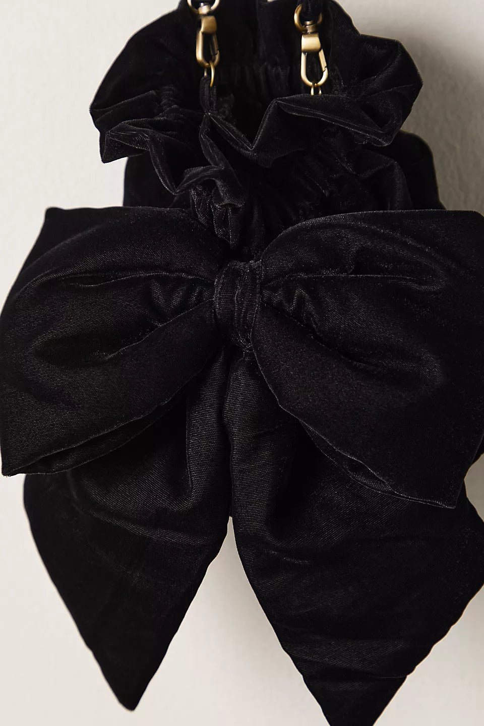 FREE PEOPLE BELLE VELVET BOW BAG - BLACK