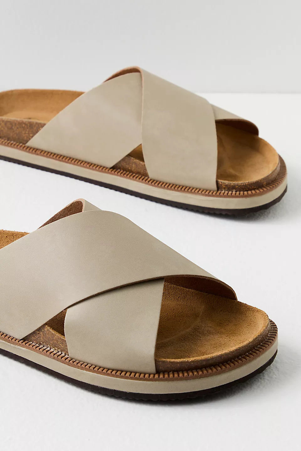 FREE PEOPLE SIDELINES FOOTBED SLIDE - DOVE GREY