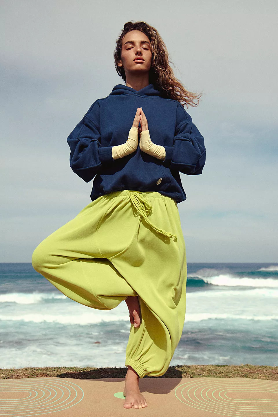 FREE PEOPLE A CUT ABOVE HOODIE - MIDNIGHT NAVY