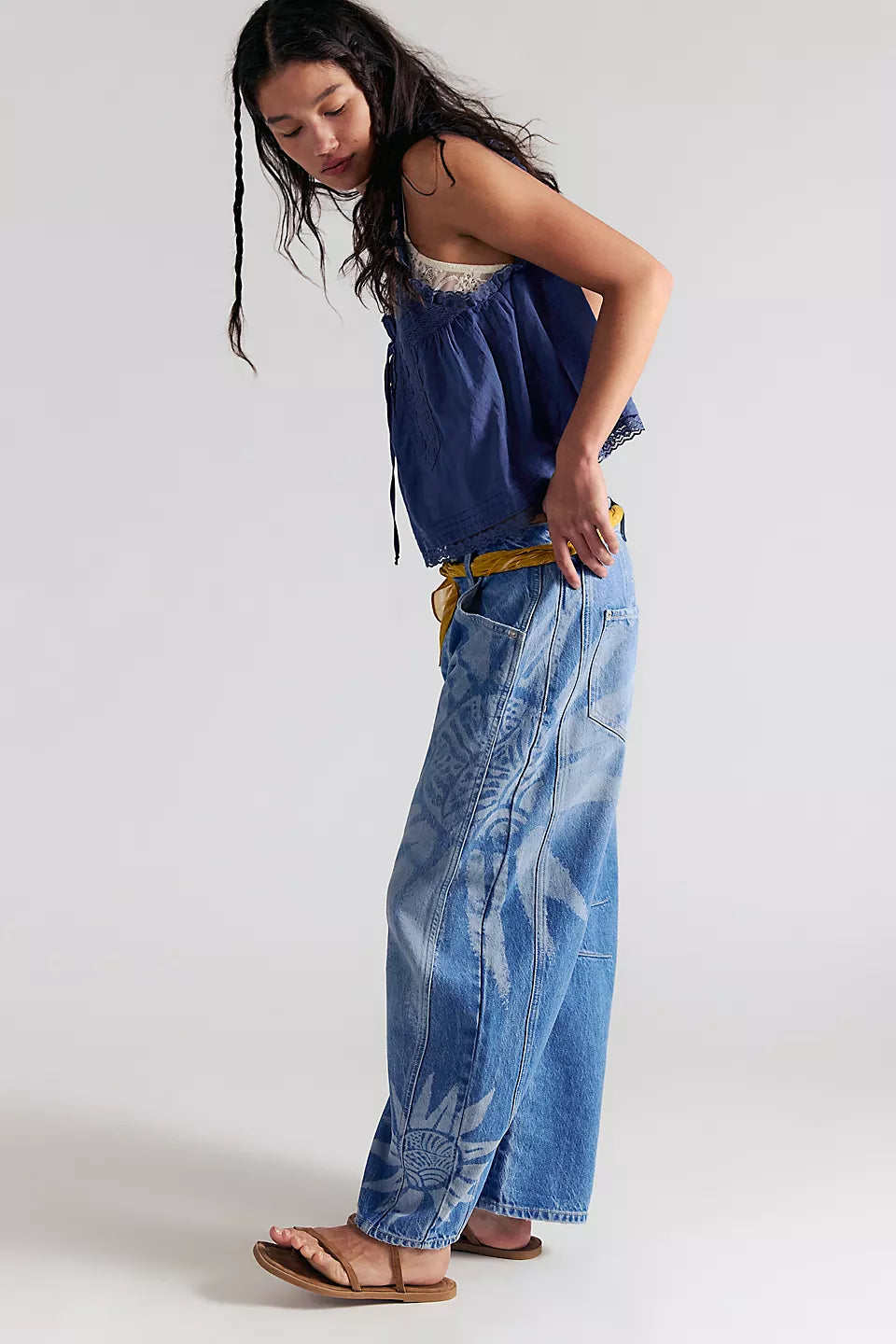 FREE PEOPLE GOOD LUCK PRINTED BARREL JEANS - SUN FADE