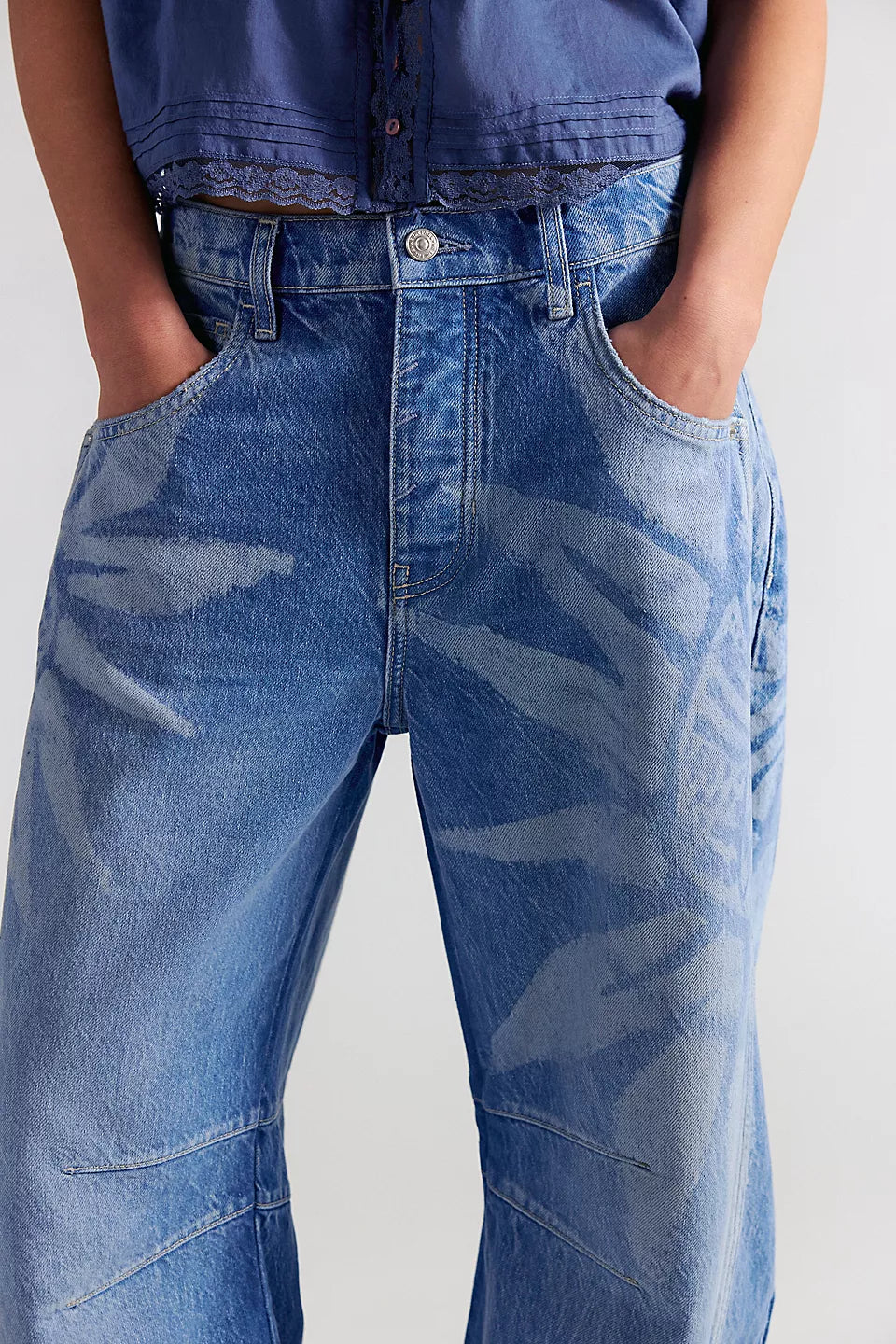 FREE PEOPLE GOOD LUCK PRINTED BARREL JEANS - SUN FADE