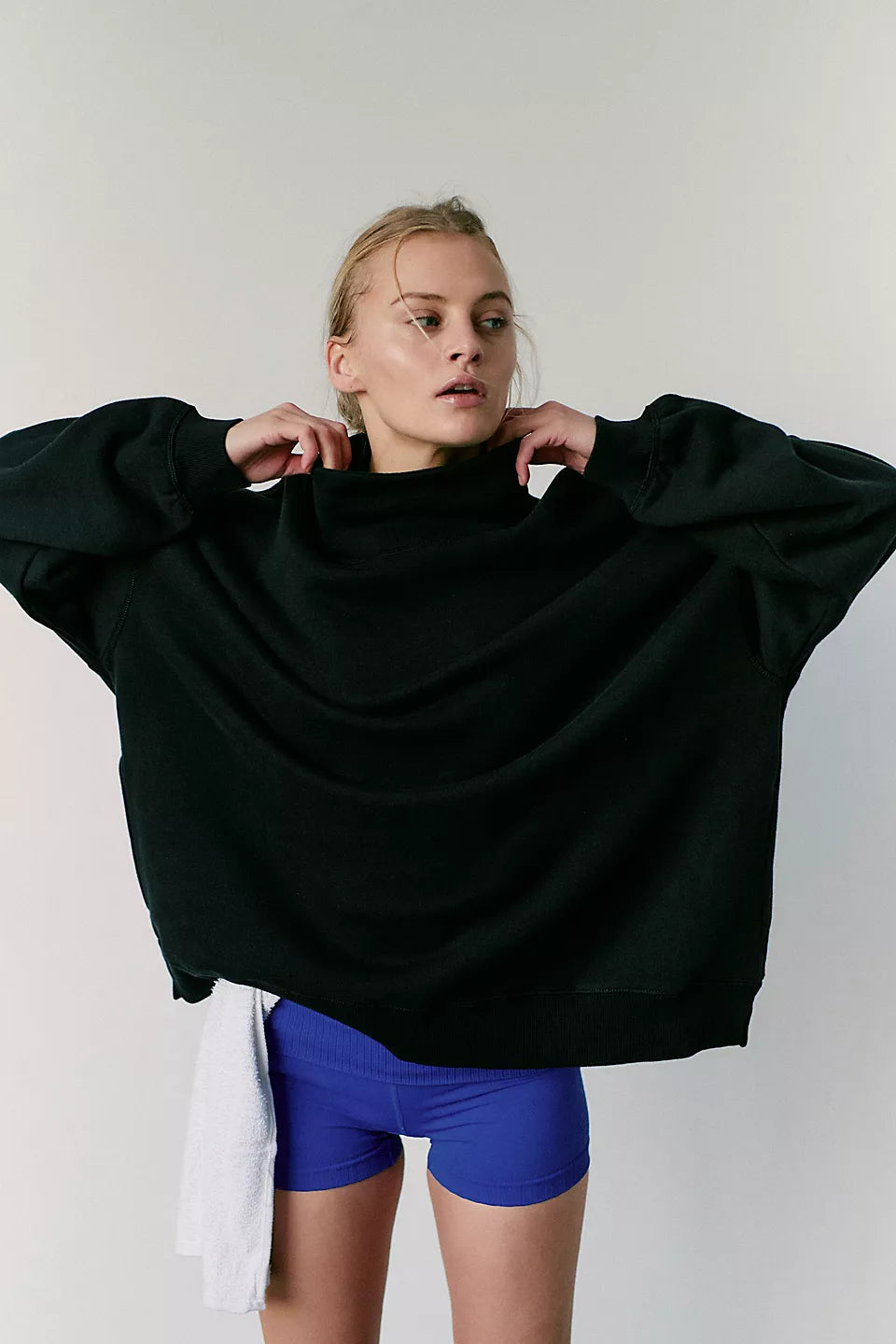 FREE PEOPLE A CUT ABOVE MOCKNECK - BLACK