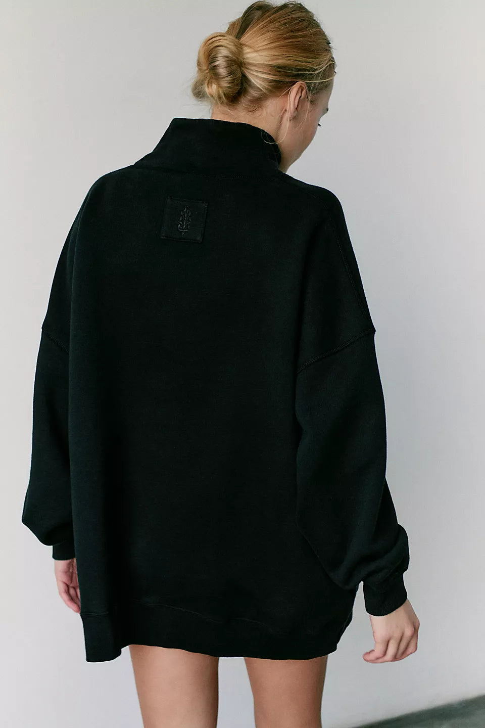 FREE PEOPLE A CUT ABOVE MOCKNECK - BLACK