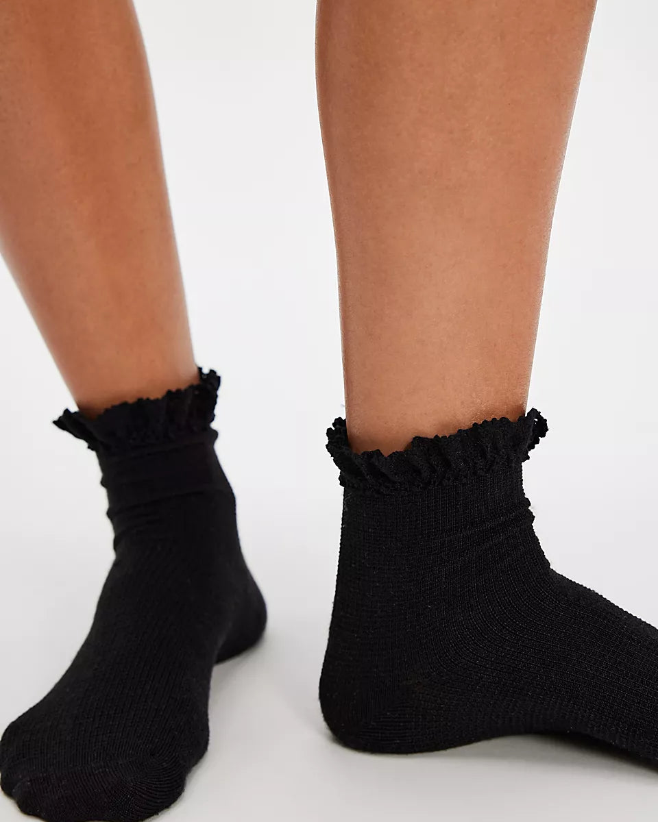 FREE PEOPLE BELOVED WAFFLE ANKLE SOCK - BLACK