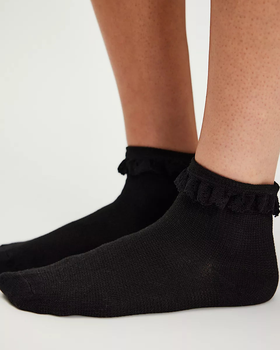 FREE PEOPLE BELOVED WAFFLE ANKLE SOCK - BLACK