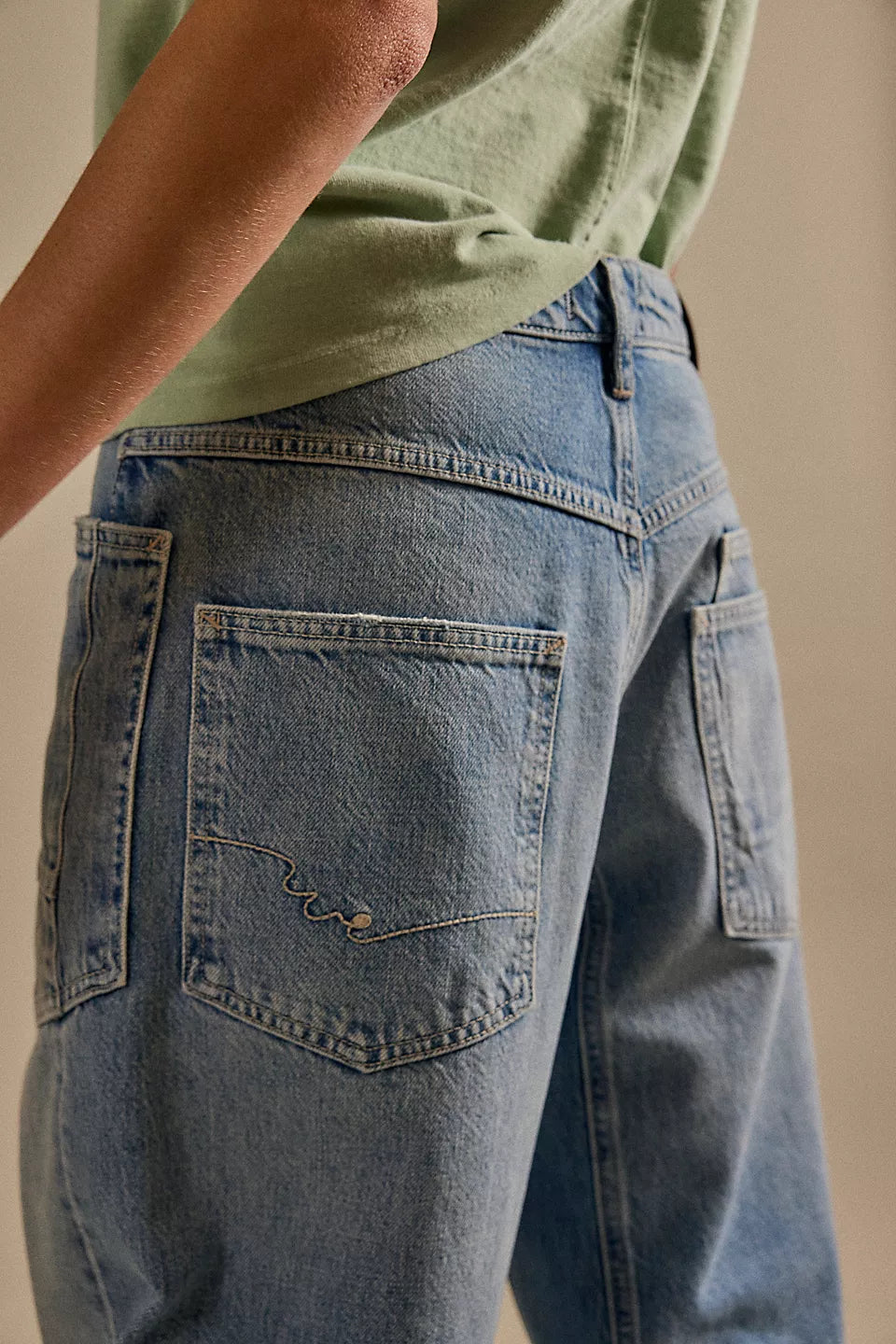 FREE PEOPLE MINIMALIST MOXIE BARREL JEANS - COUNTY FAIR