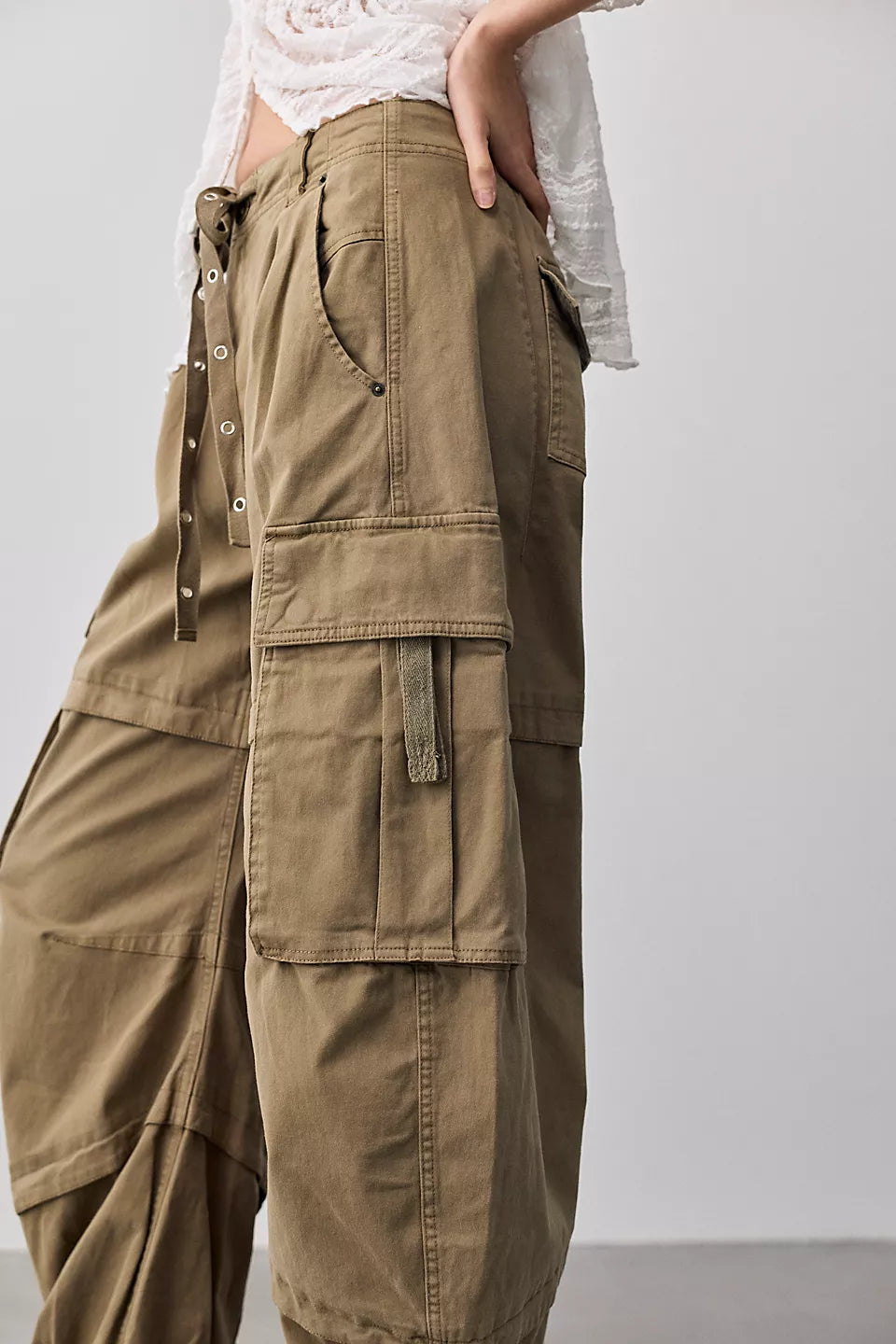 FREE PEOPLE REEF CURVED CARGO TWILL PANT - ALOE