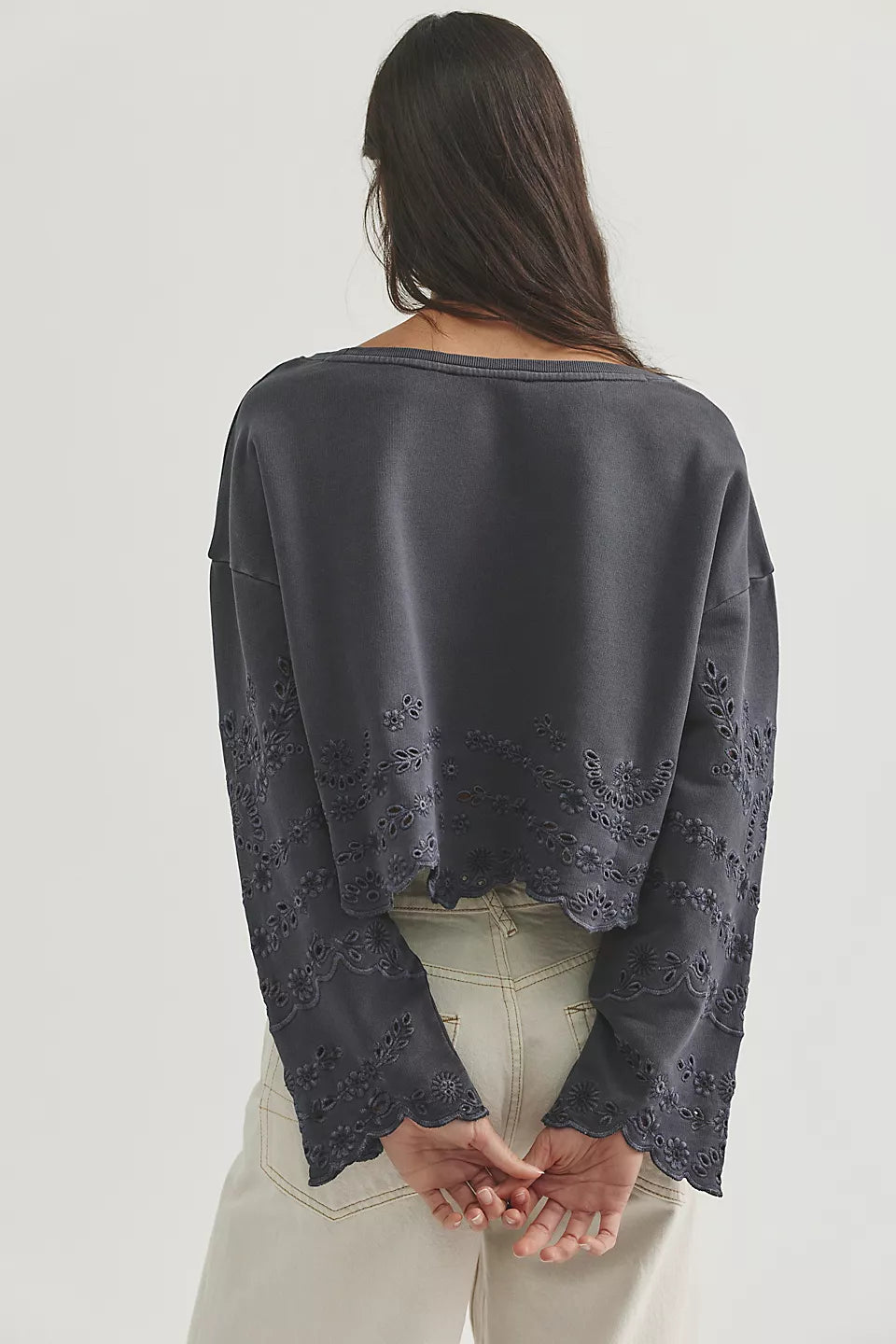 FREE PEOPLE IRIS EMBROIDERED SWEATSHIRT - BLACK
