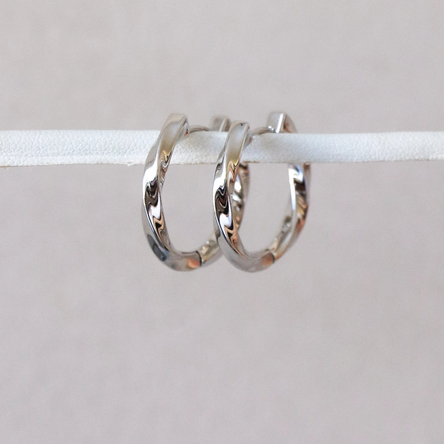 RENZA TWISTED HOOPS - SILVER