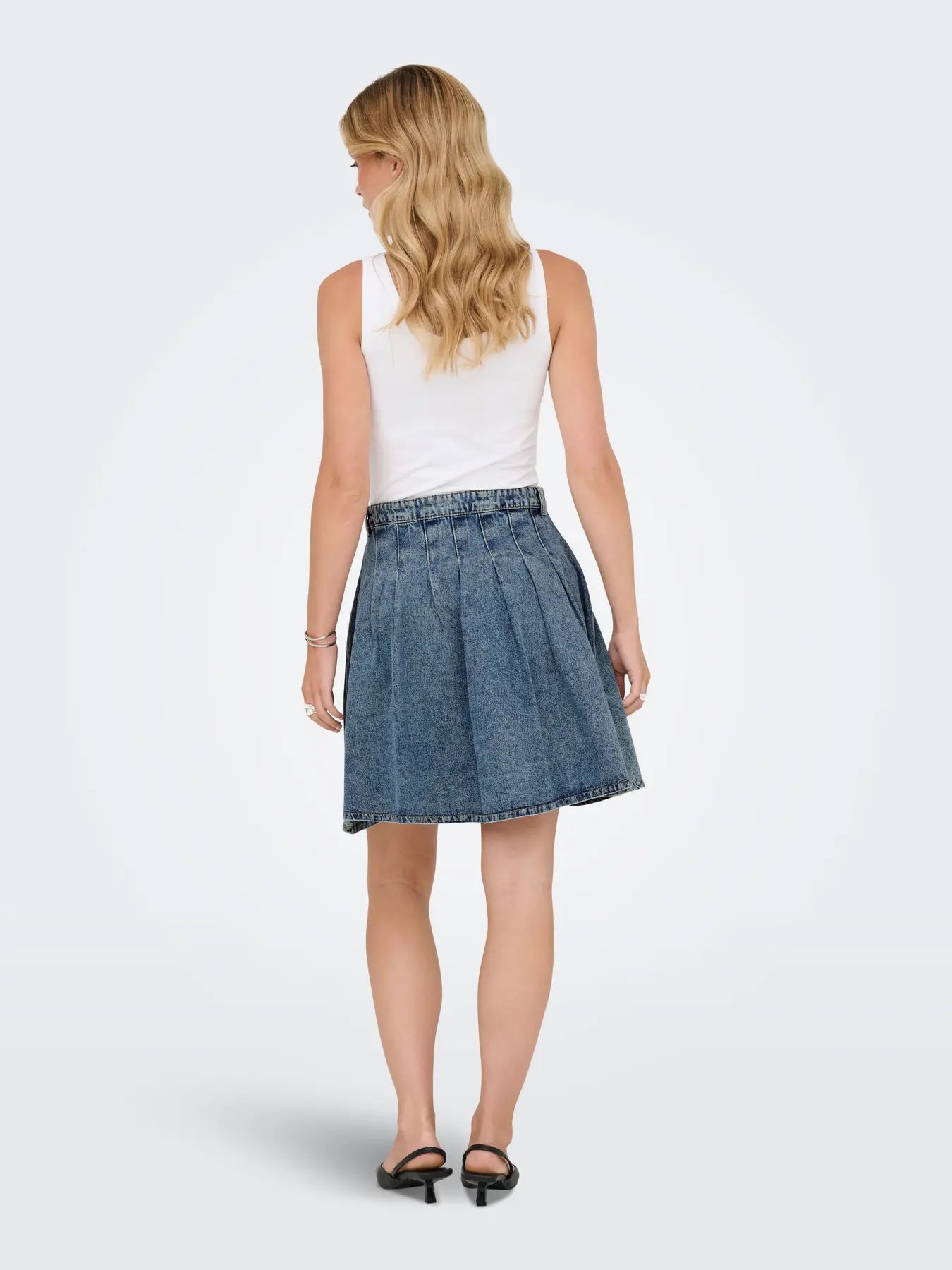 ONLY RHODA PLEATED DENIM SKIRT - MEDIUM WASH